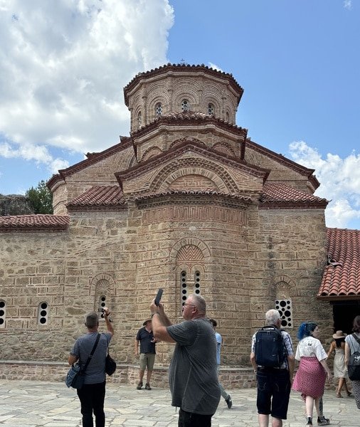 Ημερήσια εκδρομή στα Μετέωρα από την Αθήνα 2026