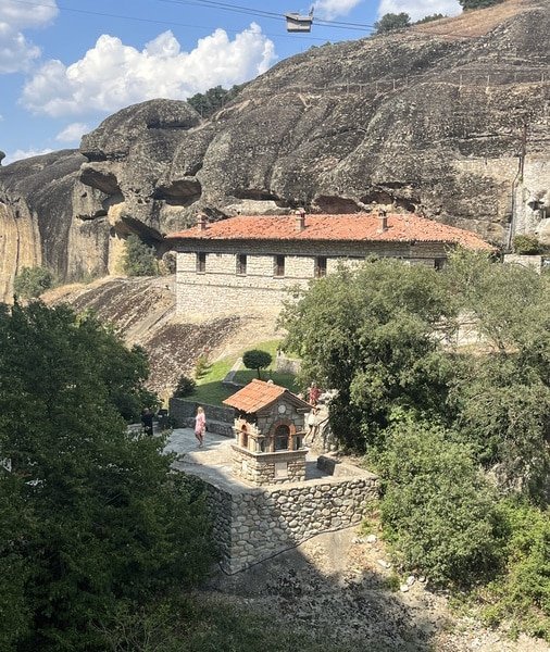 Ημερήσια εκδρομή στα Μετέωρα από την Αθήνα 2026