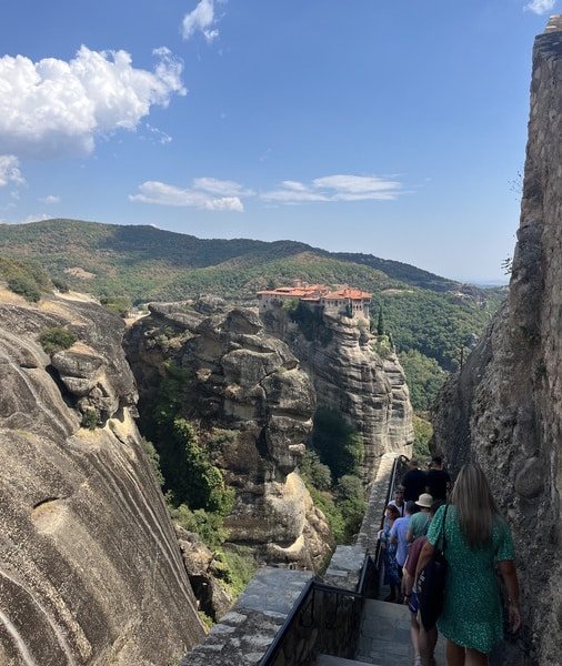 Ημερήσια εκδρομή στα Μετέωρα από την Αθήνα 2026